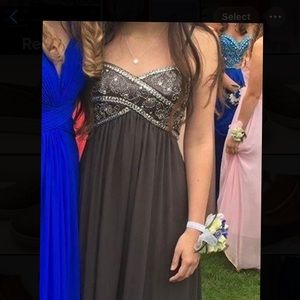 David’s Bridal Long Prom Dress
Size 2, Grey with Sequin
Built in Chest Pads